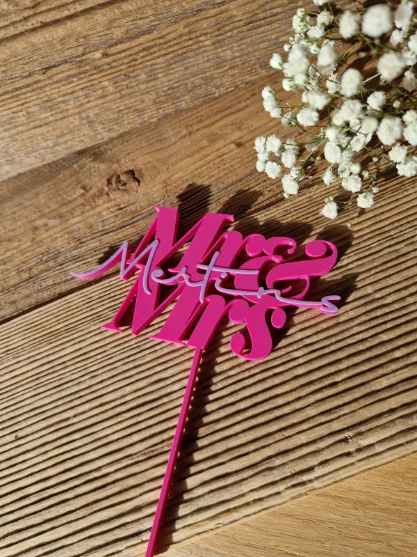 Personalisierter Cake Topper "Mr. & Mrs. mit Namen Fährliebt 1"